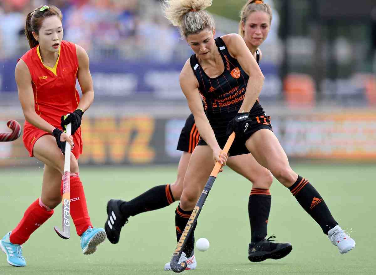 Hockey News: Dutch women dominate China while men defeat India