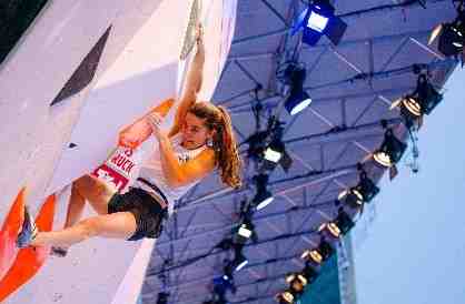 IFSC News: Raboutou Leads Stellar Lineup into Women’s Boulder Final