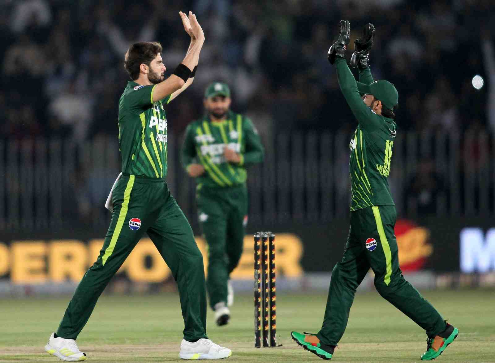 Pindi T20 Live: New Zealand make 90 runs in 18.1 overs