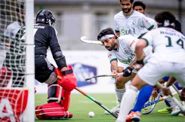 England and Pakistan secure semi-final٫ Green Shirts beat Malaysia 5-3