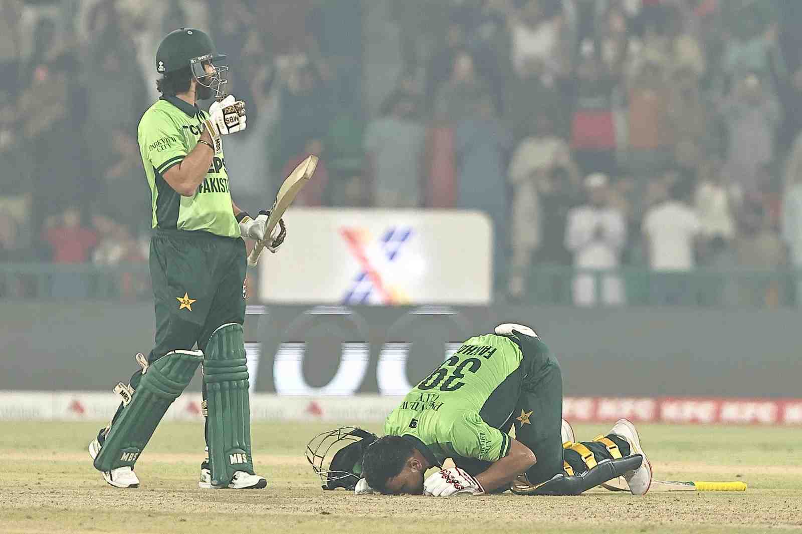 Pakistan beat Sri Lanka by 3 wickets to win Tri-Nation Cricket Series final