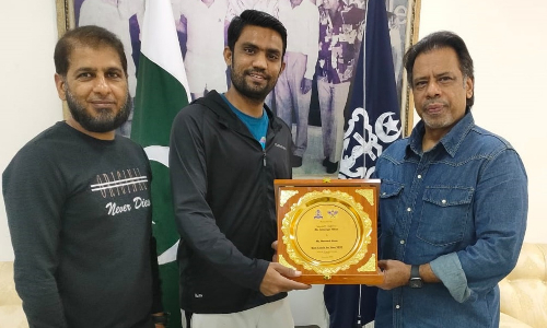 Jahangir Khan backs a qualified international coach in squash
