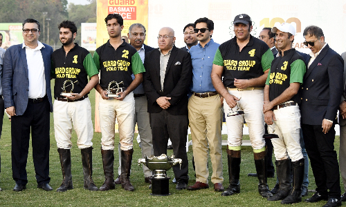 Guard Filter thrash Guard Rice in exhibition polo match