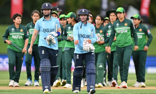Resurgent Brunt and Wyatt guide England to dominant victory against Pakistan
