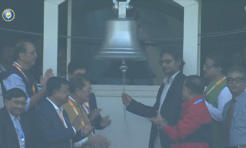 Kumar Sangakkara rings 2-minute bell at the Eden Gardens