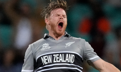 New Zealand beat Pakistan by 2 wickets to win the series 2-1