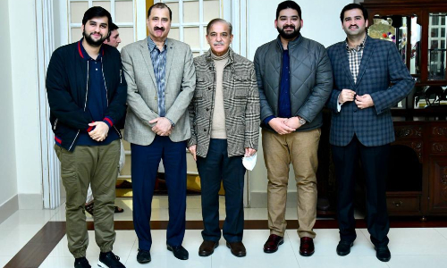 Former world champion Jansher Khan calls on PM Shehbaz Sharif