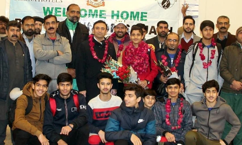 Junior squash players arrive back home with solitary gold